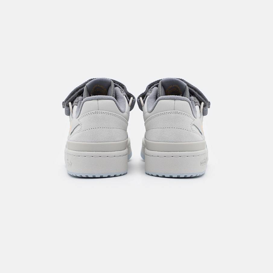 Фото № 3 с приближением к товару «‎Adidas Forum »