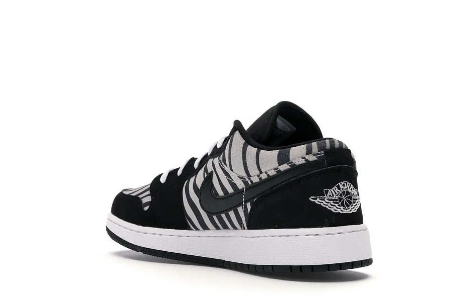 Фото № 6 с приближением к товару «‎Jordan 1 Low Zebra »