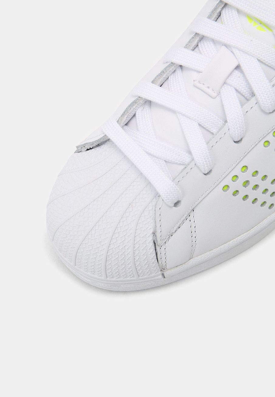 Фото № 5 с приближением к товару «‎Adidas Superstar »