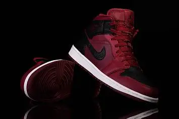 Nike Air Jordan 1 Retro Reverse Banned  - 2