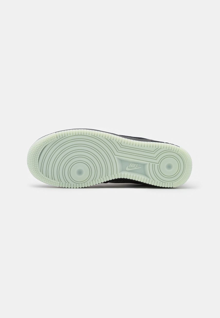 Фото № 5 с приближением к товару «‎Nike Air Force 1 ’07 »