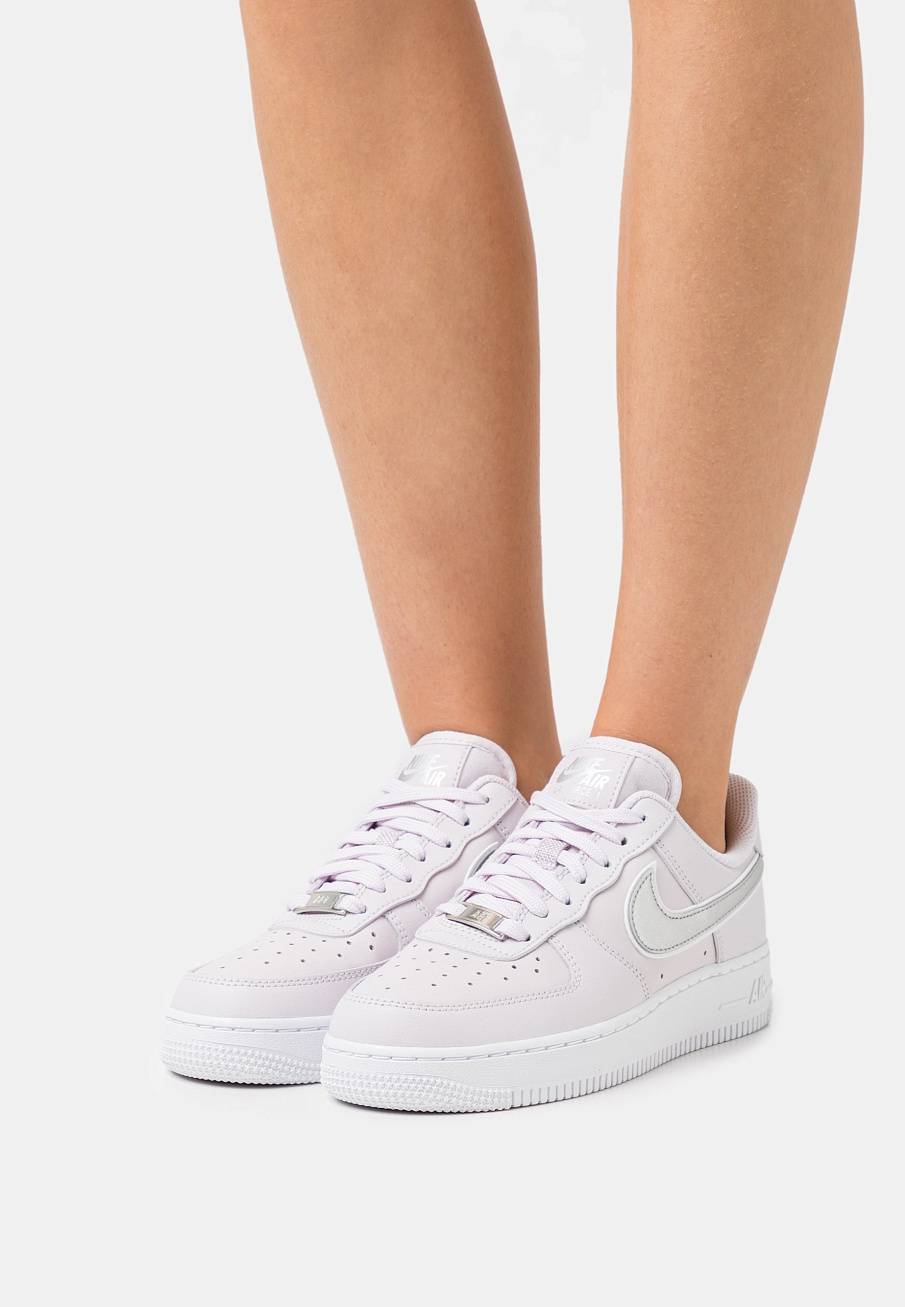 Фото № 2 с приближением к товару «‎Nike Air Force 1 »
