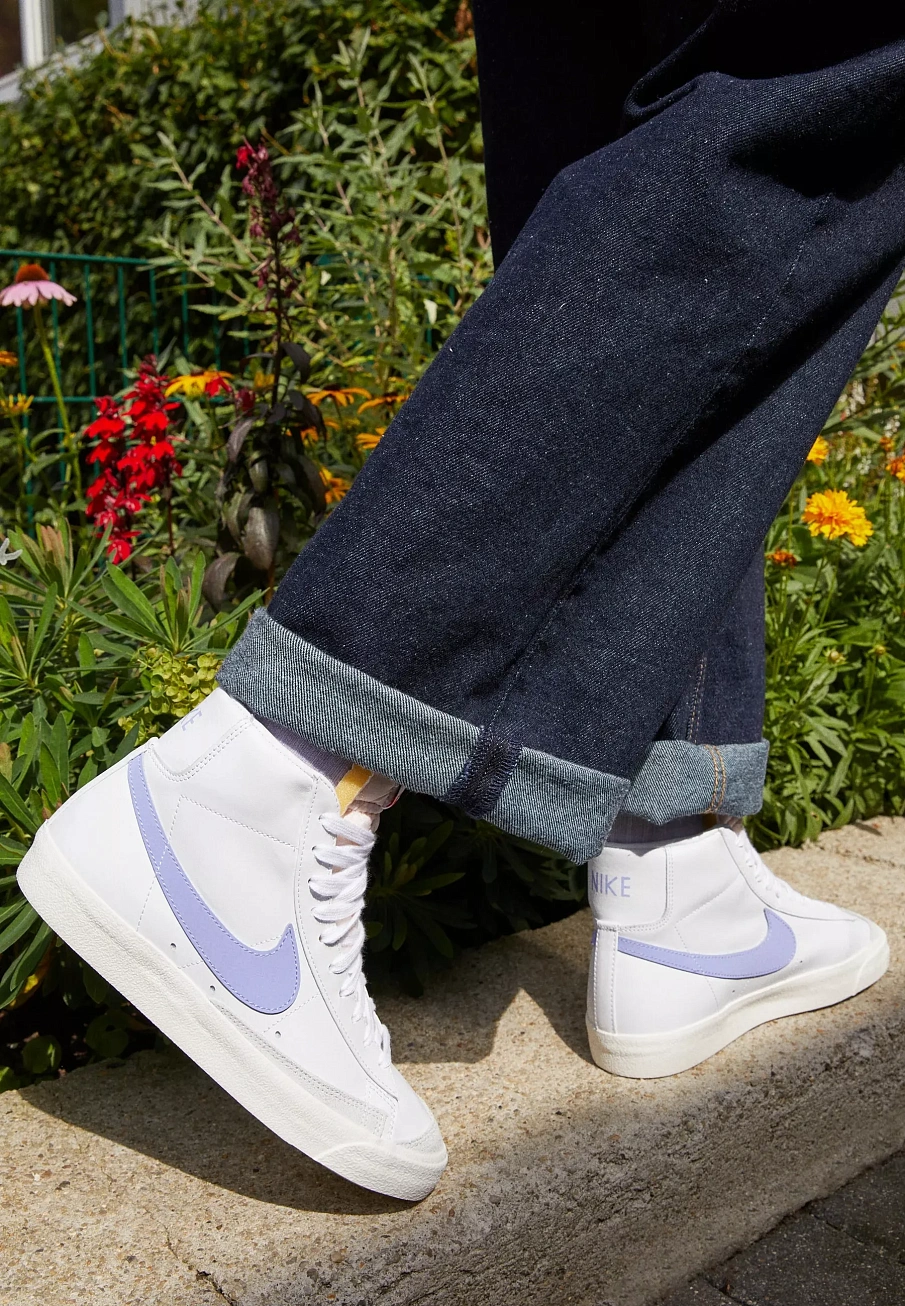 Фото № 3 с приближением к товару «‎BLAZER MID 77»