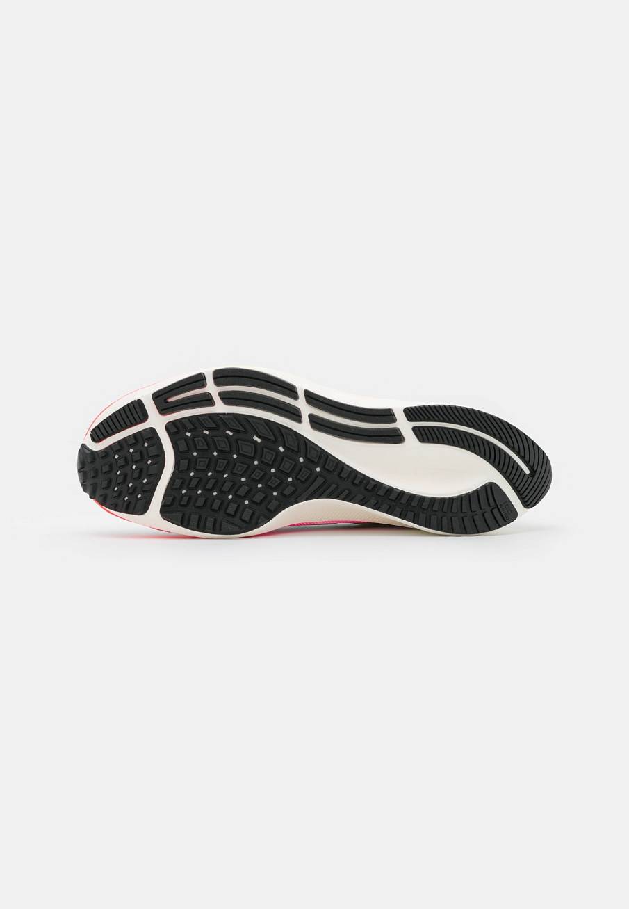 Фото № 4 с приближением к товару «‎Nike Air Zoom Pegasus 38»