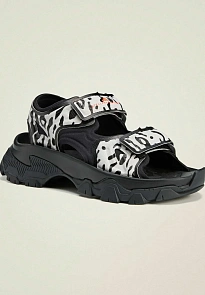 Фото № 3 с приближением к товару «‎HIKA »