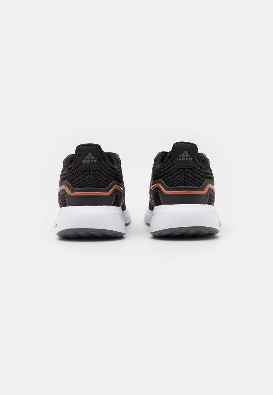 Фото № 3 с приближением к товару «‎Adidas Eq19»