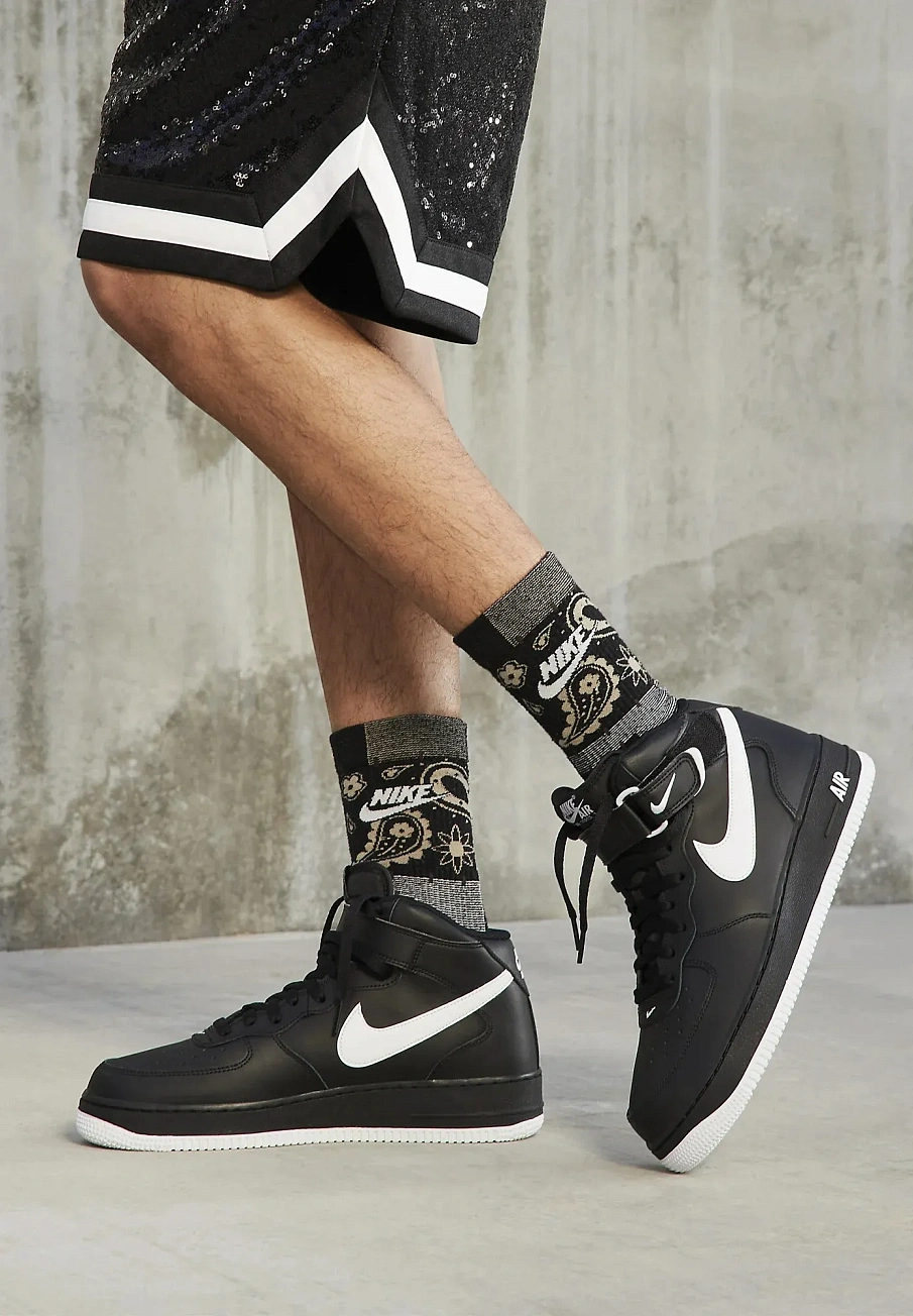 Фото № 1 с приближением к товару «‎AIR FORCE 1 MID '07 »