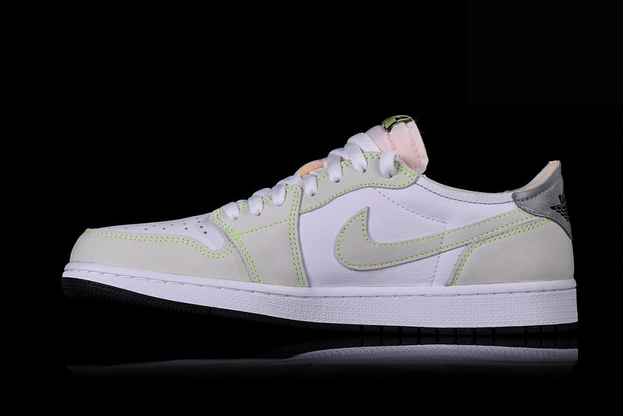 Фото № 2 с приближением к товару «‎Nike Air Jordan 1 Low OG Ghost Green»