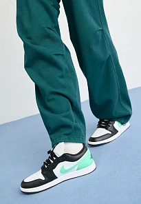 Фото № 2 с приближением к товару «‎AIR JORDAN 1 LOW»