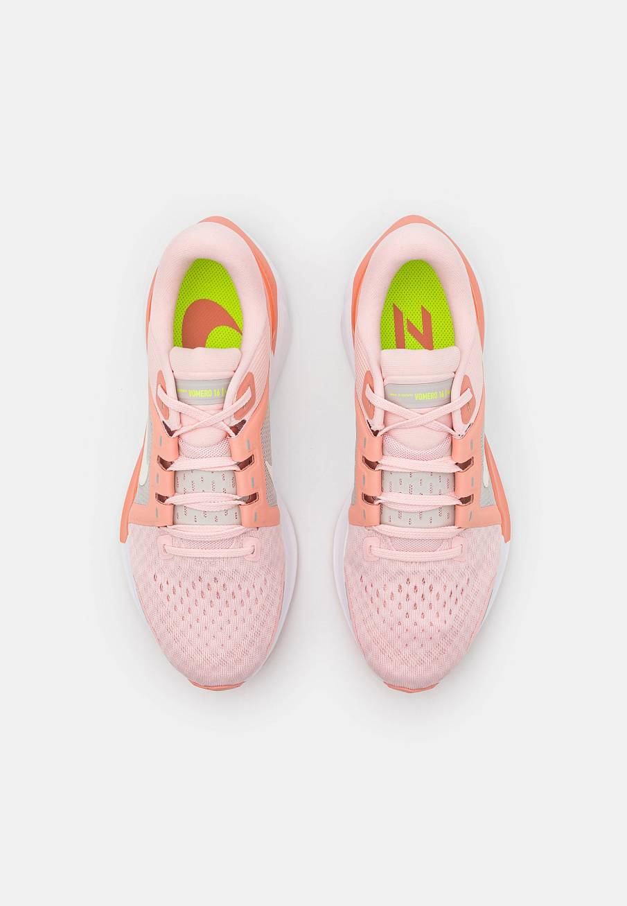 Фото № 3 с приближением к товару «‎Nike Air Zoom Vomero»