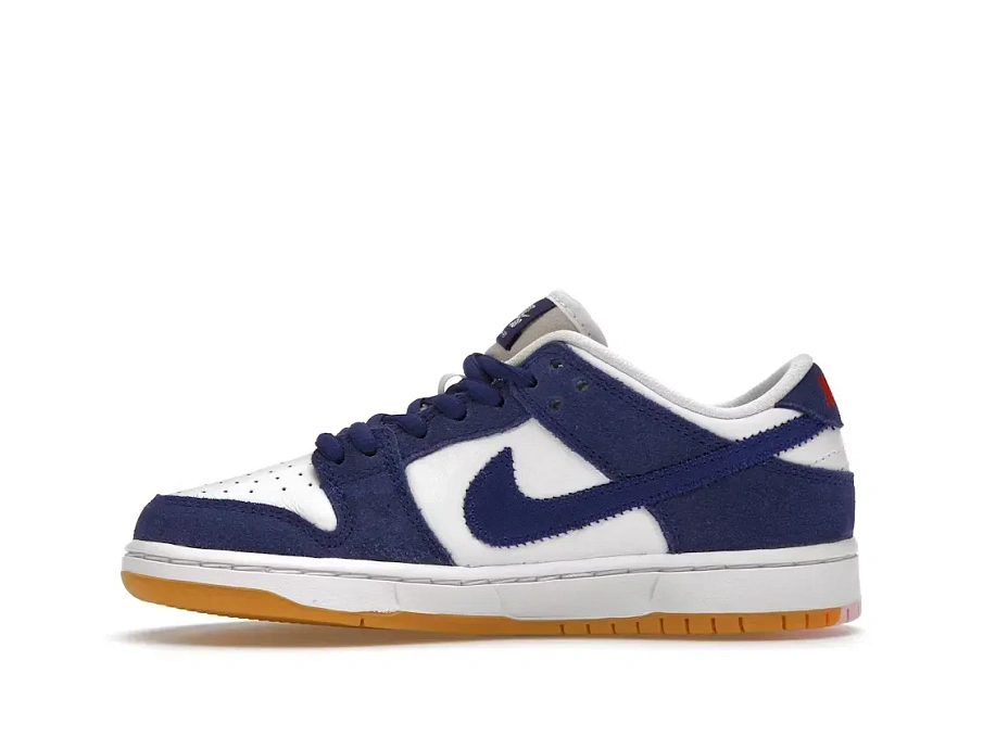 Фото № 3 с приближением к товару «‎Nike SB Dunk Low»