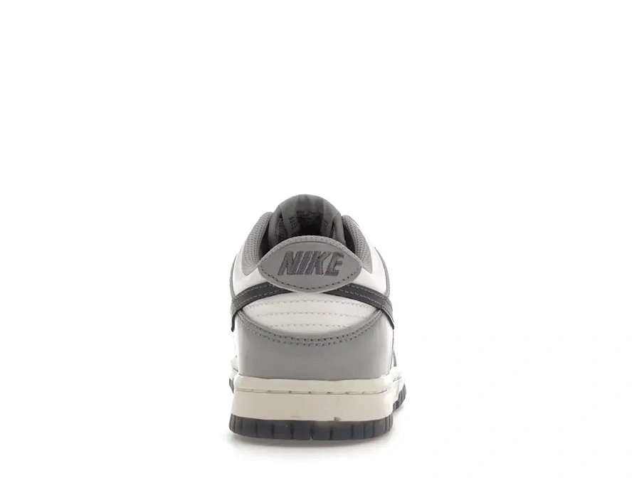 Фото № 4 с приближением к товару «‎Nike Dunk Low»