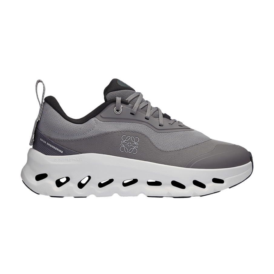 Фото № 1 с приближением к товару «‎Loewe x ON Women's Cloudtilt 2 Grey»