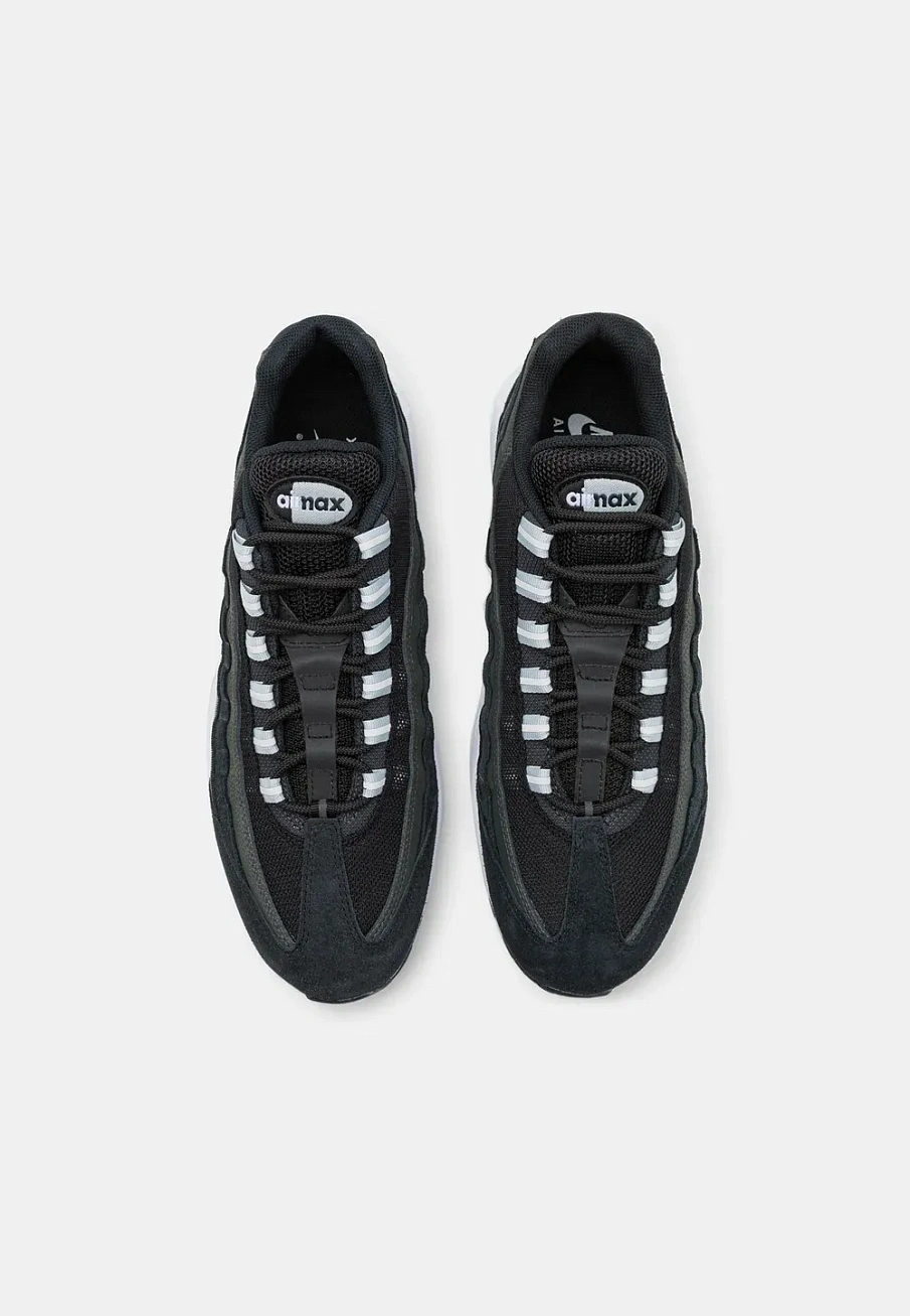 Фото № 4 с приближением к товару «‎AIR MAX 95 ESSENTIAL»