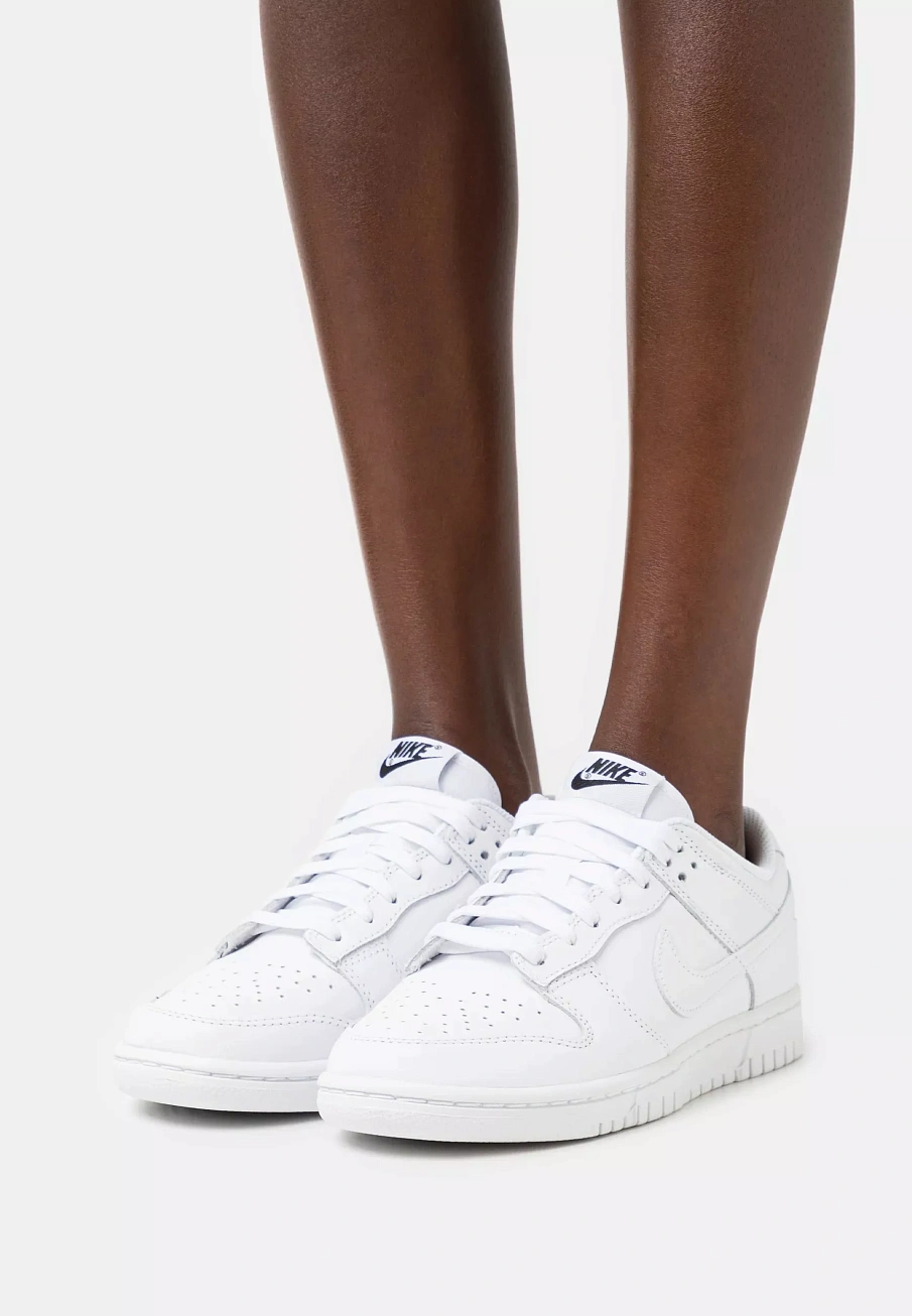 Фото № 2 с приближением к товару «‎DUNK LOW »