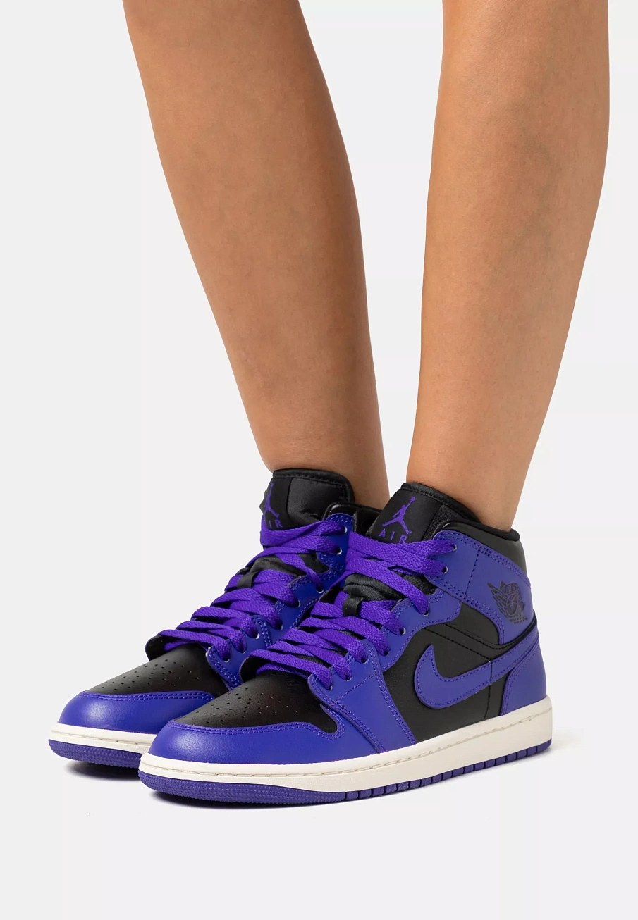 Фото № 1 с приближением к товару «‎AIR JORDAN 1 MID»