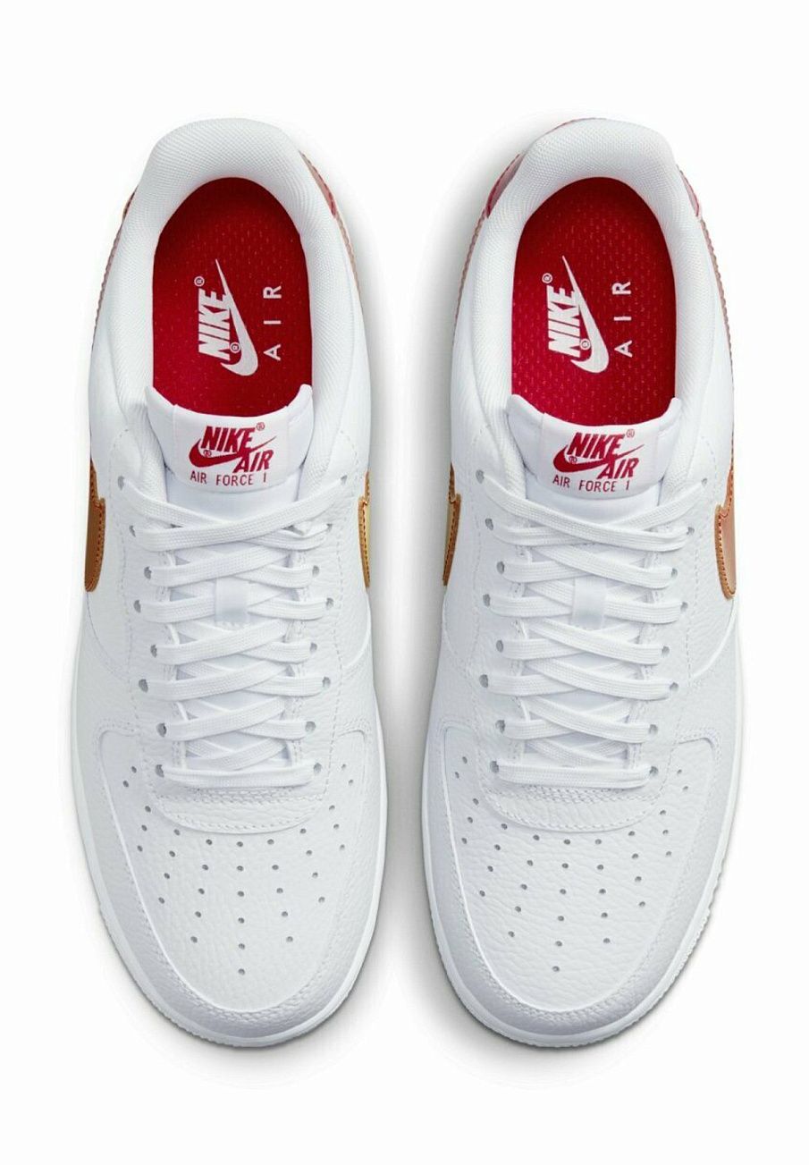 Фото № 3 с приближением к товару «‎Nike Air Force »