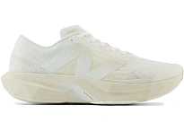 Фото № 1 с приближением к товару «‎New Balance FuelCell Rebel v4»