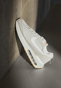 Фото № 3 с приближением к товару «‎Nike Air Max Dawn »