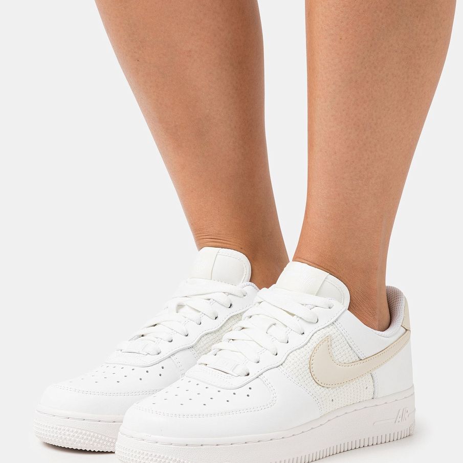 Фото № 2 с приближением к товару «‎Nike Air Force 1 07 »