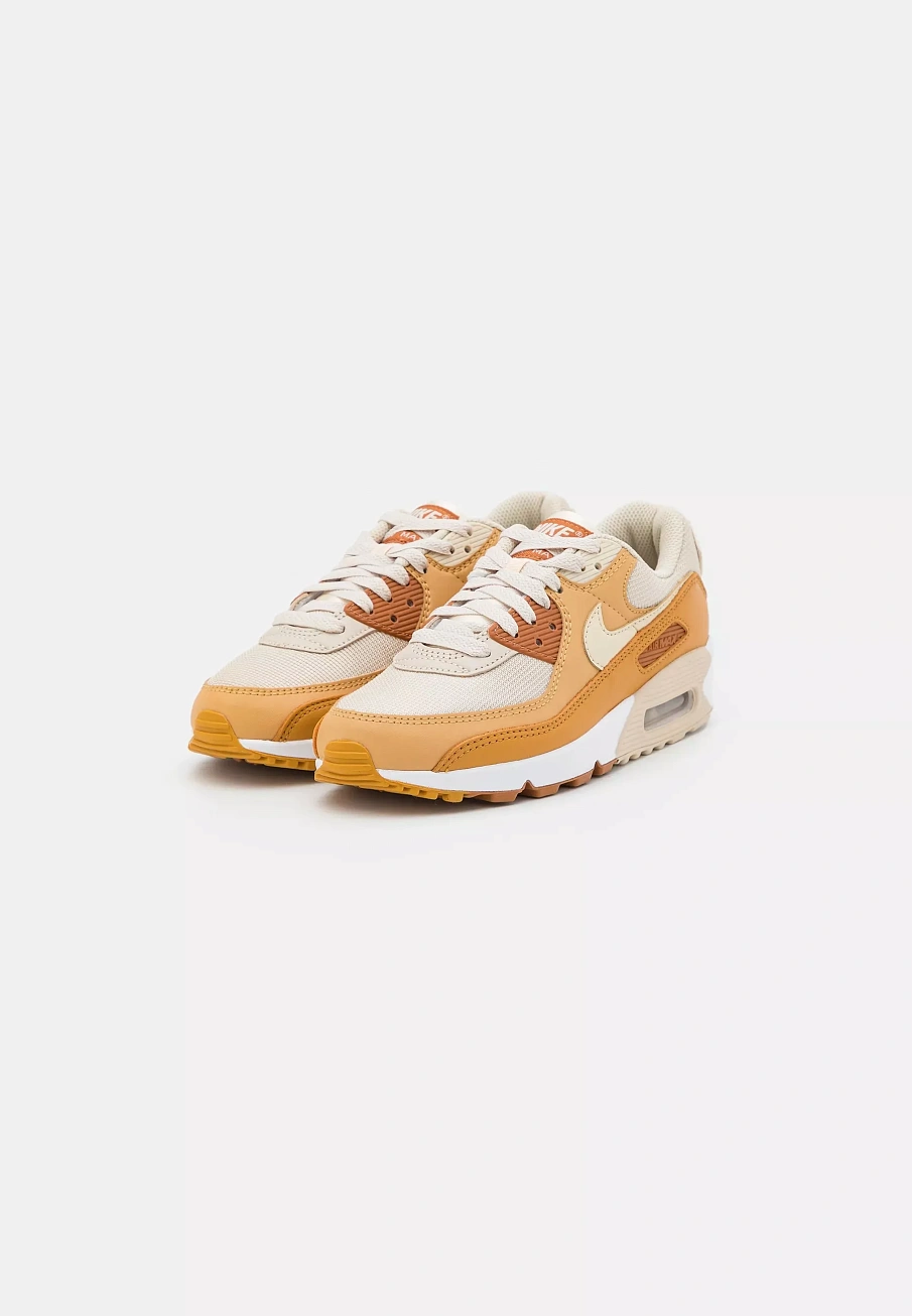 Фото № 3 с приближением к товару «‎W AIR MAX 90»