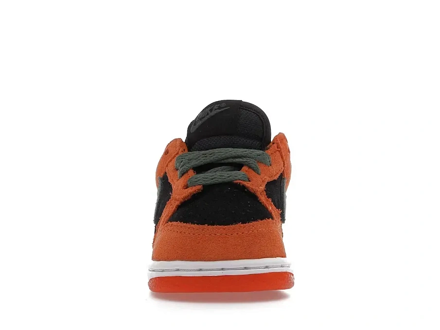 Фото № 2 с приближением к товару «‎Nike Dunk Low»