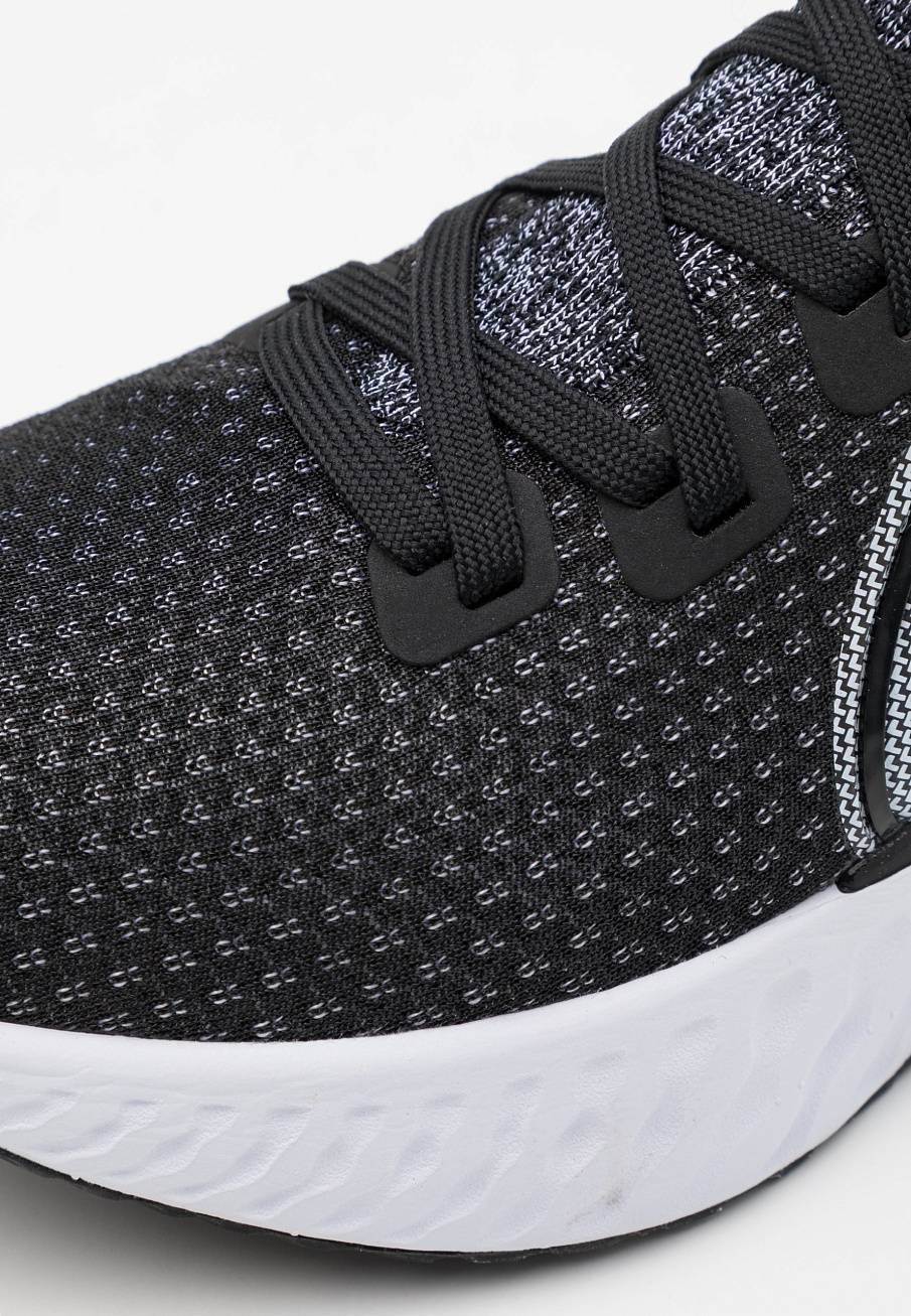 Фото № 5 с приближением к товару «‎Nike React Infinity FK»