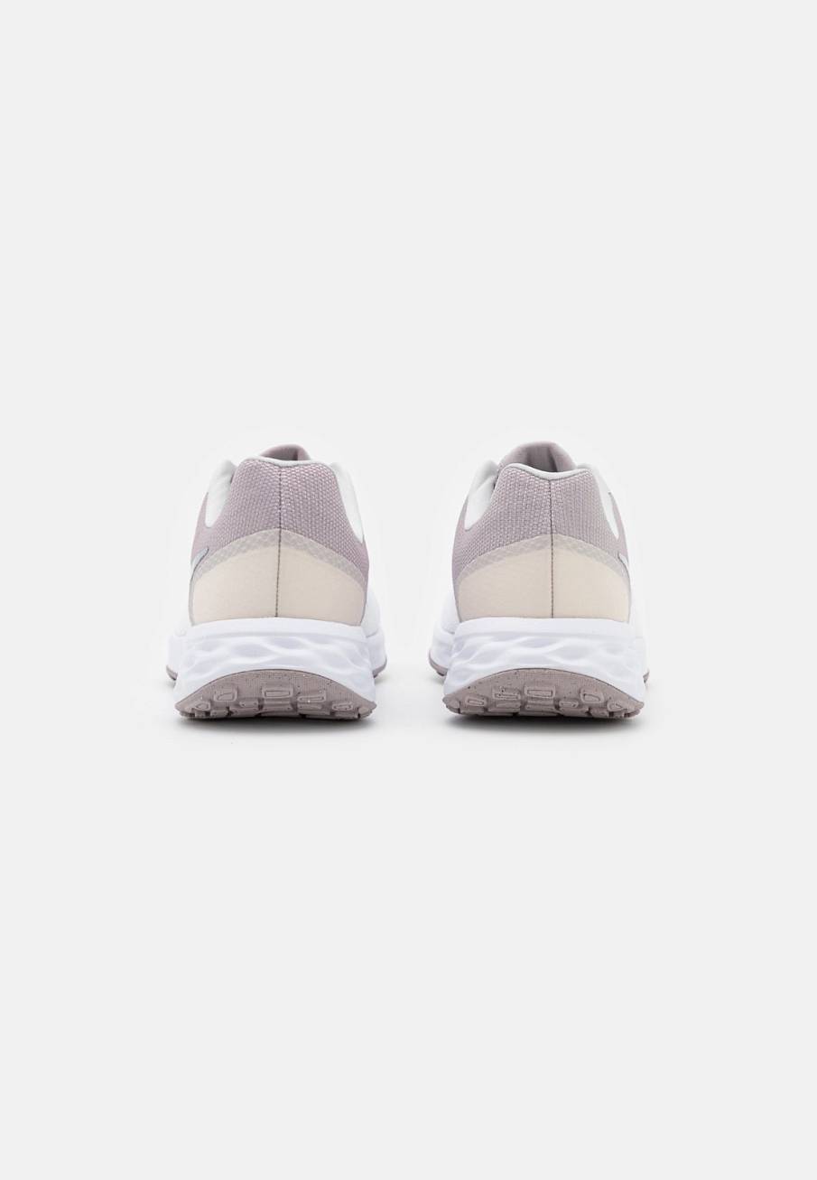Фото № 1 с приближением к товару «‎Nike Revolution 6»