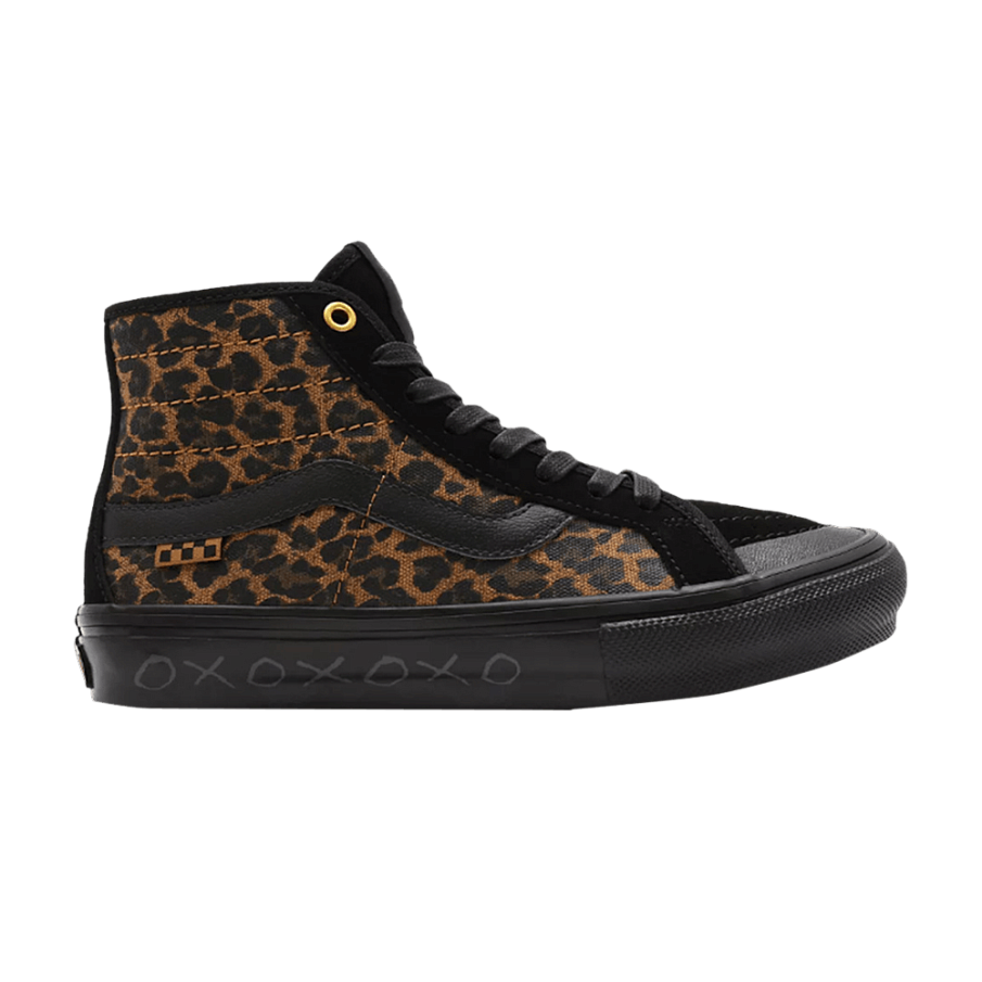 Фото № 1 с приближением к товару «‎Cher Strauberry x Vans Skate Sk8-Hi Decon Cheetah»