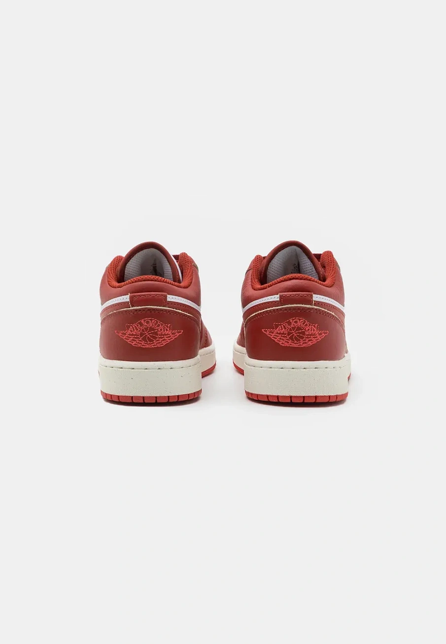 Фото № 3 с приближением к товару «‎AIR JORDAN 1 LOW SE UNISEX»