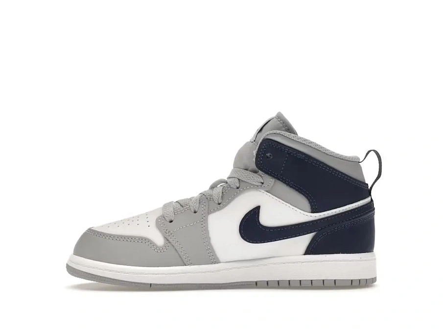 Фото № 3 с приближением к товару «‎Jordan 1 Mid»