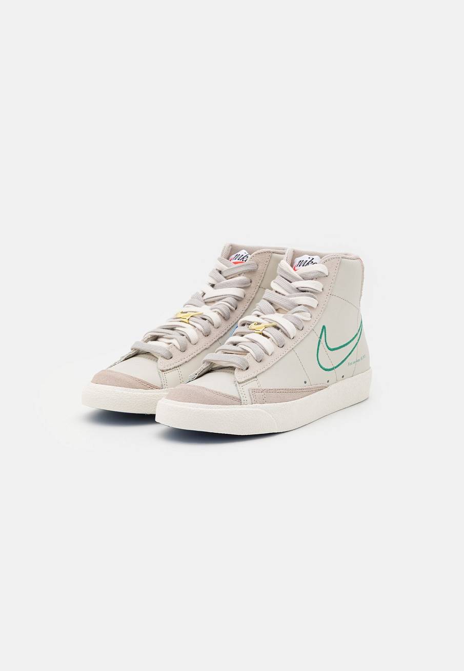 Фото № 3 с приближением к товару «‎Nike Blazer 77 »