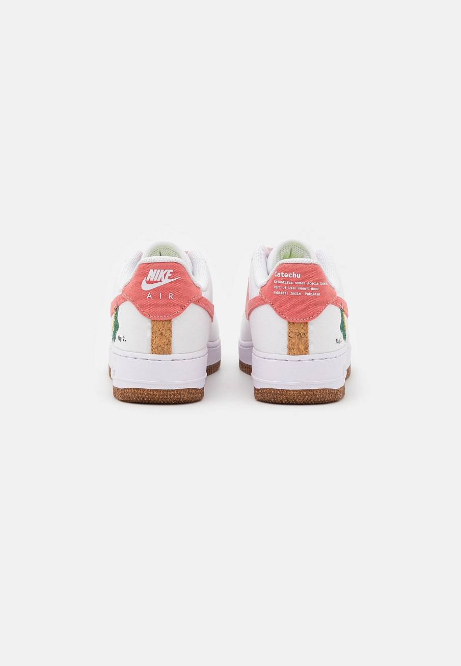 Фото № 3 с приближением к товару «‎Nike Air Force 1 »