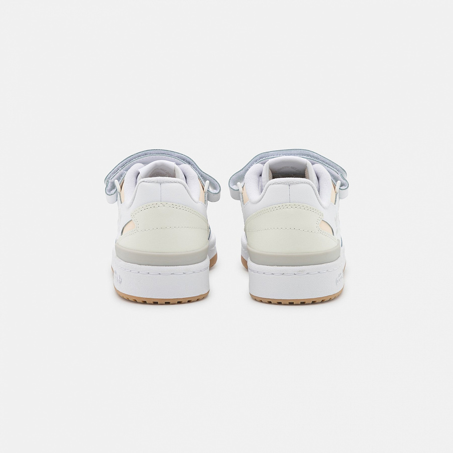 Фото № 3 с приближением к товару «‎Adidas »