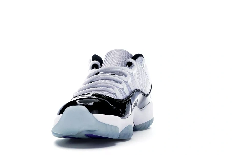 Фото № 6 с приближением к товару «‎Jordan 11 Retro Low Concord»
