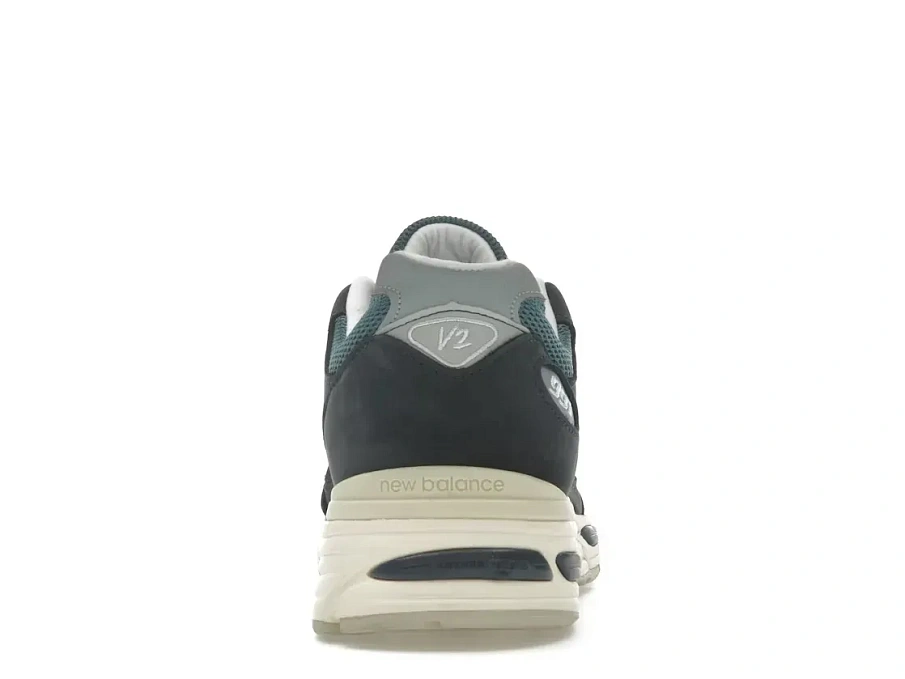 Фото № 4 с приближением к товару «‎New Balance 991v2»