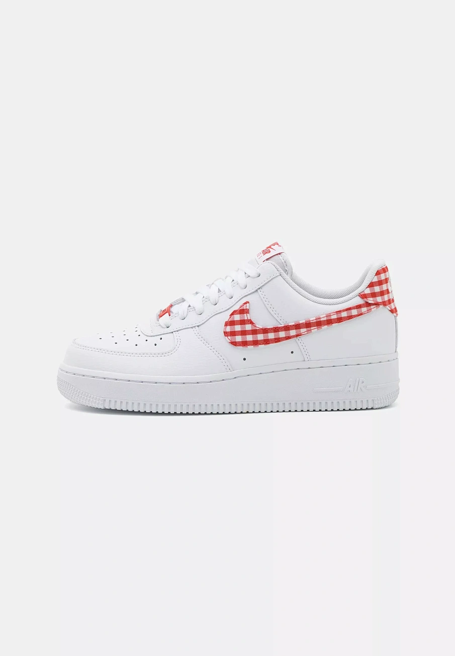 Фото № 4 с приближением к товару «‎AIR FORCE 1 ESS TREND»