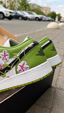 Фото № 3 с приближением к товару «‎Air Jordan 1 Low SE Floral Vines»