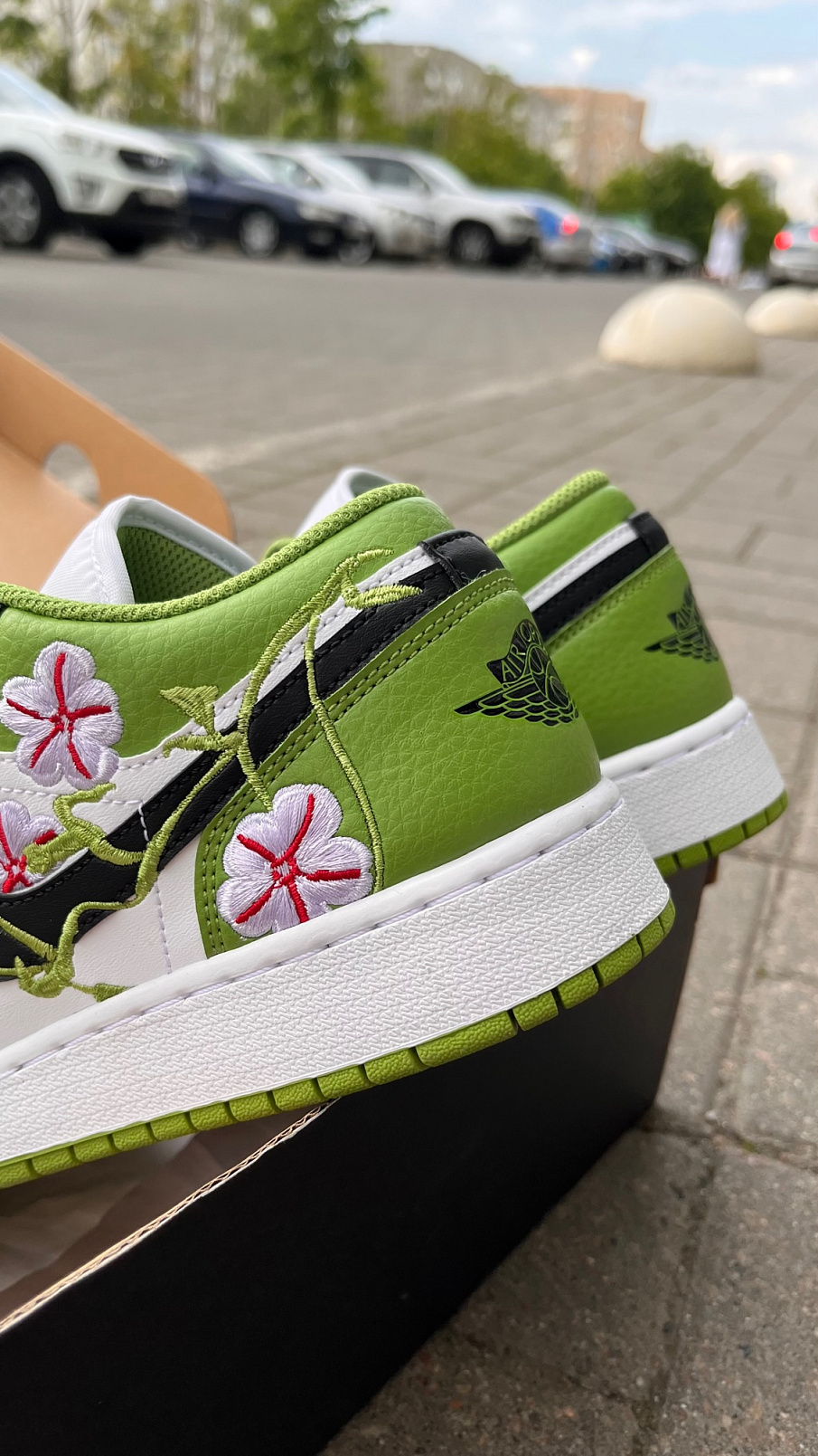 Фото № 3 с приближением к товару «‎Air Jordan 1 Low SE Floral Vines»