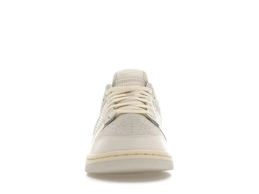 Фото № 2 с приближением к товару «‎Nike Dunk Low»