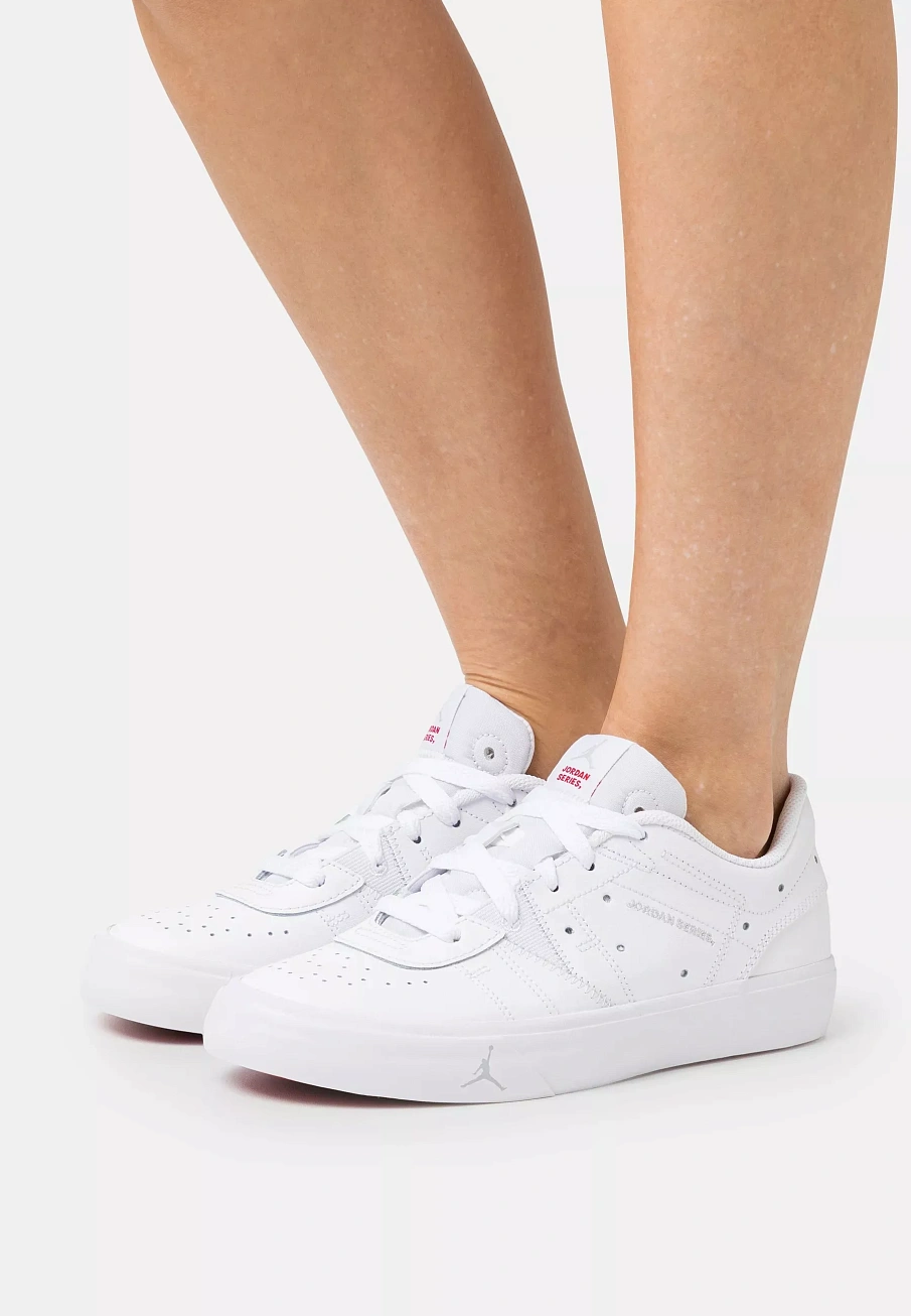 Фото № 1 с приближением к товару «‎WMNS JORDAN SERIES ES»