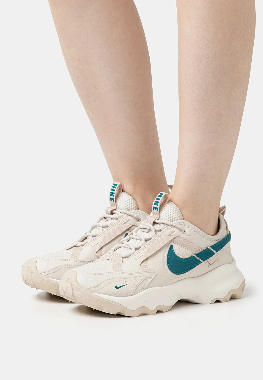 Фото № 1 с приближением к товару «‎ W NIKE TC 7900»