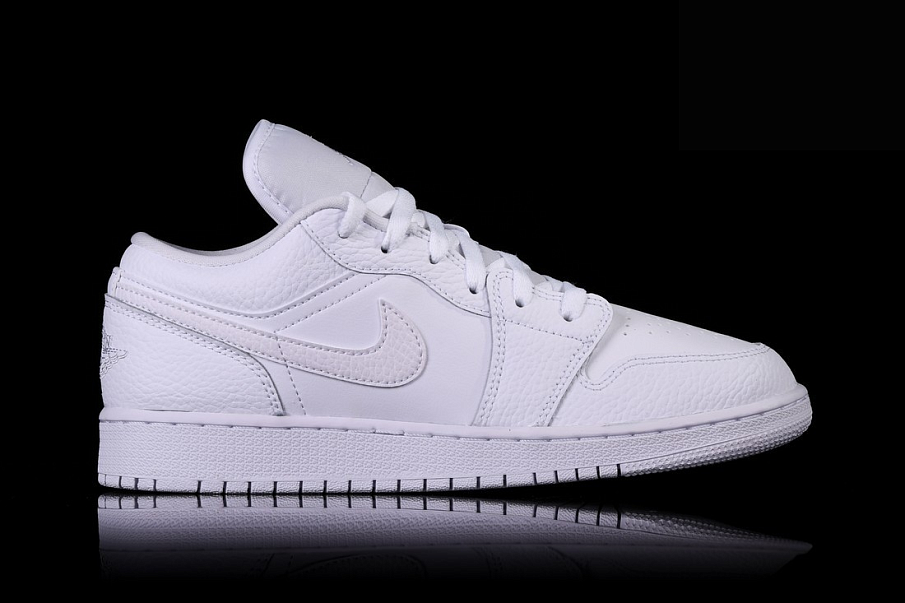 Фото № 2 с приближением к товару «‎Nike Air Jordan 1 Retro GS Triple »