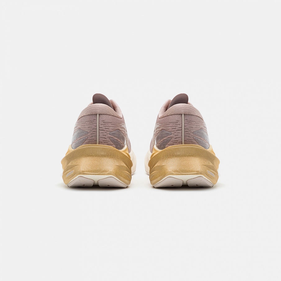 Фото № 3 с приближением к товару «‎Asics Novablast 3»