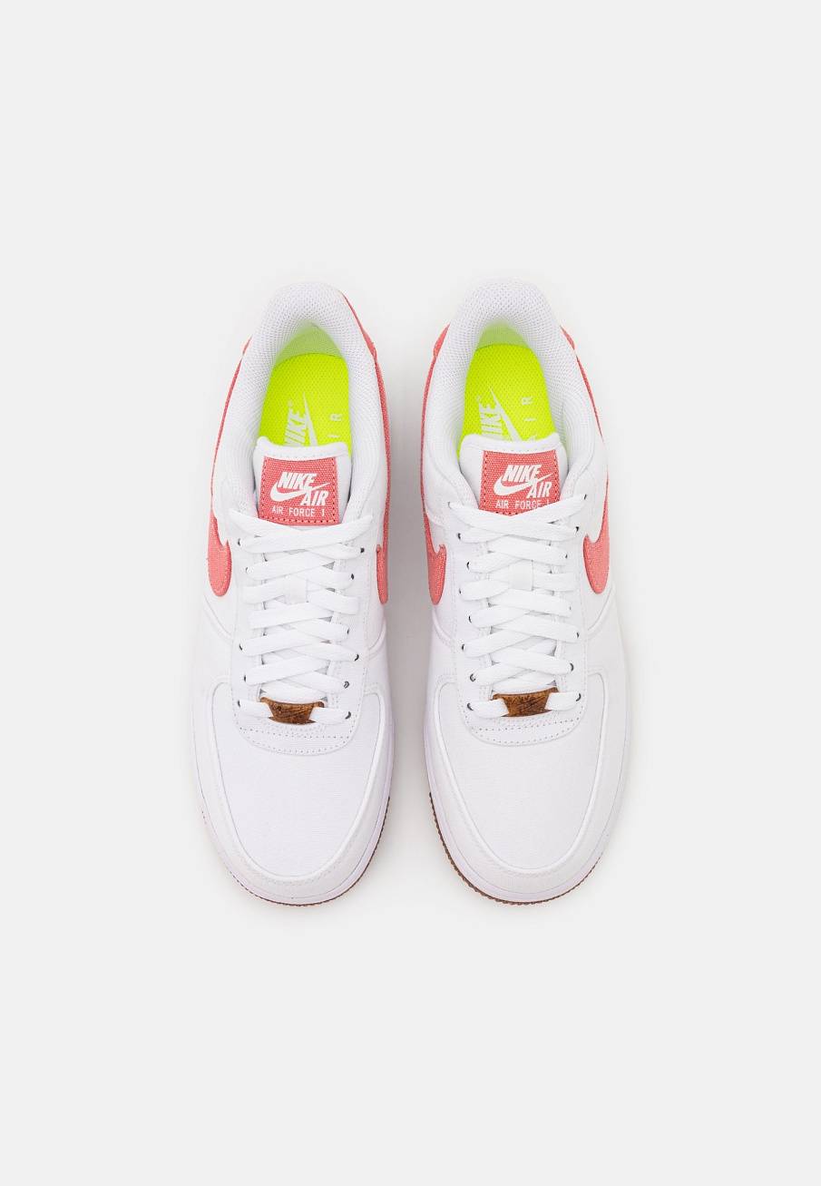 Фото № 5 с приближением к товару «‎Nike Air Force 1 »