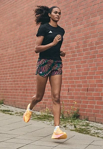 Фото № 3 с приближением к товару «‎ULTRABOOST 5»