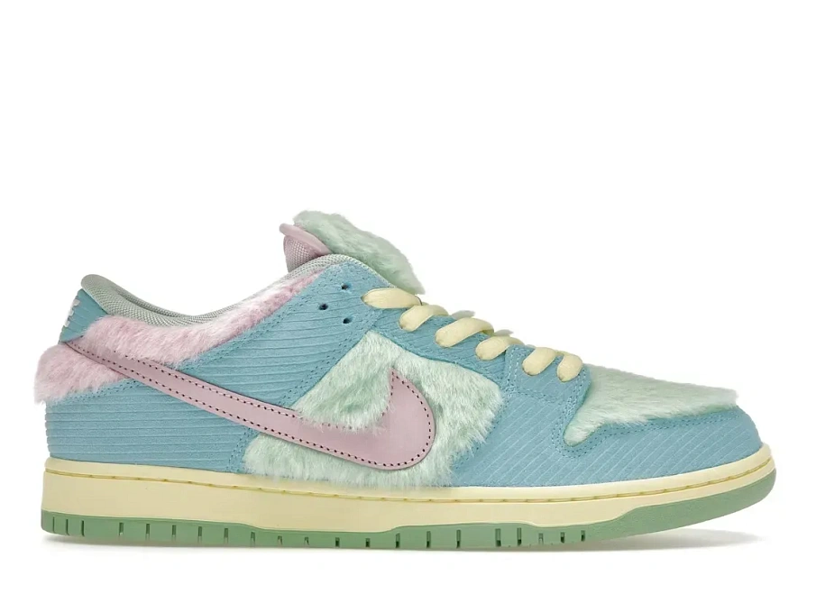 Фото № 1 с приближением к товару «‎Nike SB Dunk Low»