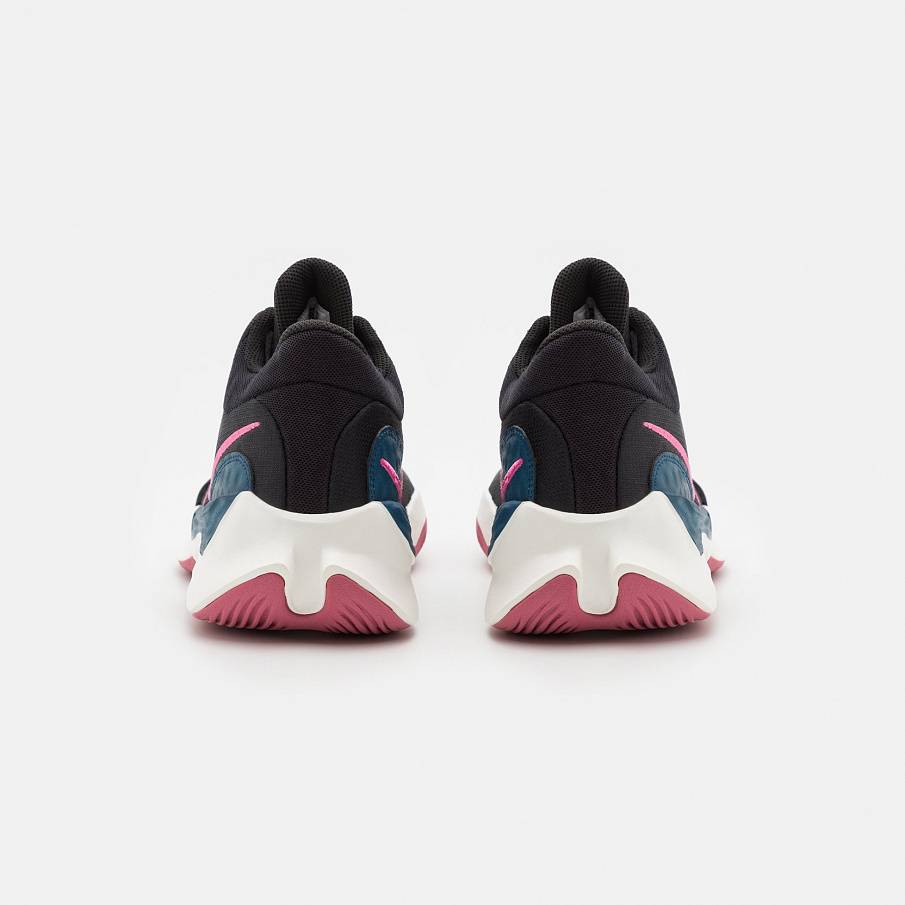 Фото № 3 с приближением к товару «‎Nike Renew Elevate Iii»