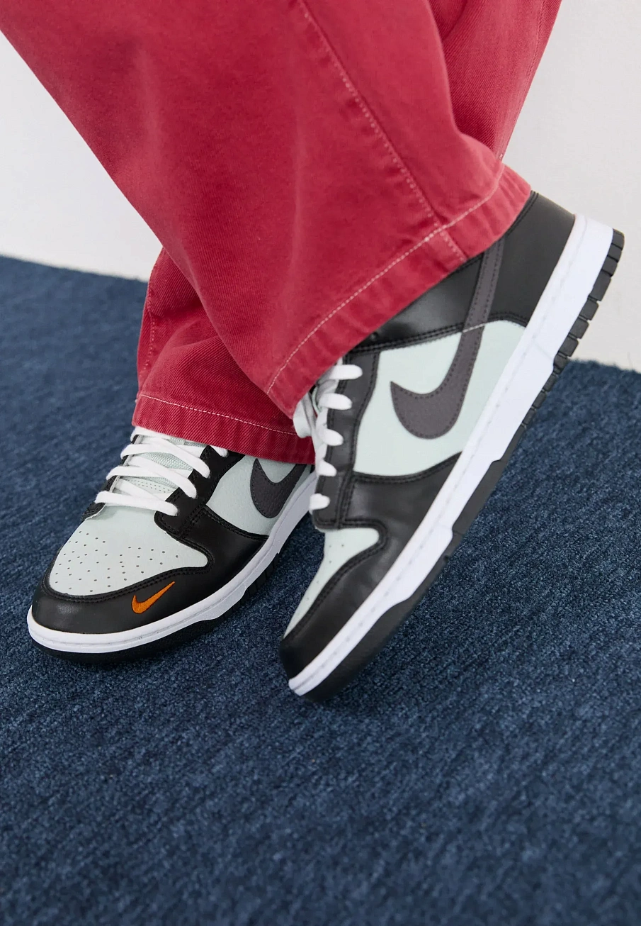 Фото № 2 с приближением к товару «‎NIKE DUNK LOW UNISEX»