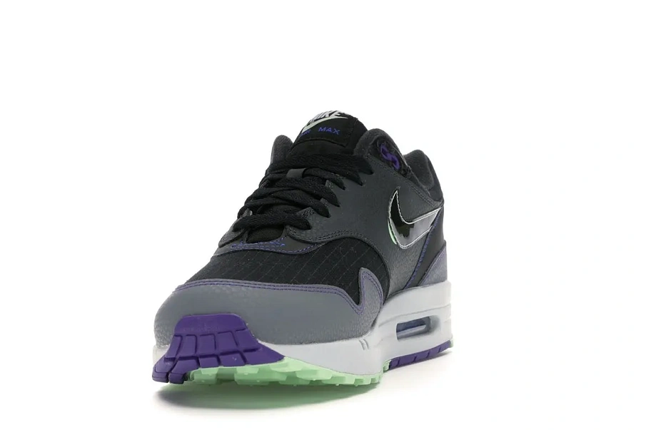 Фото № 3 с приближением к товару «‎Nike Air Max 1 Future Swoosh Pack»